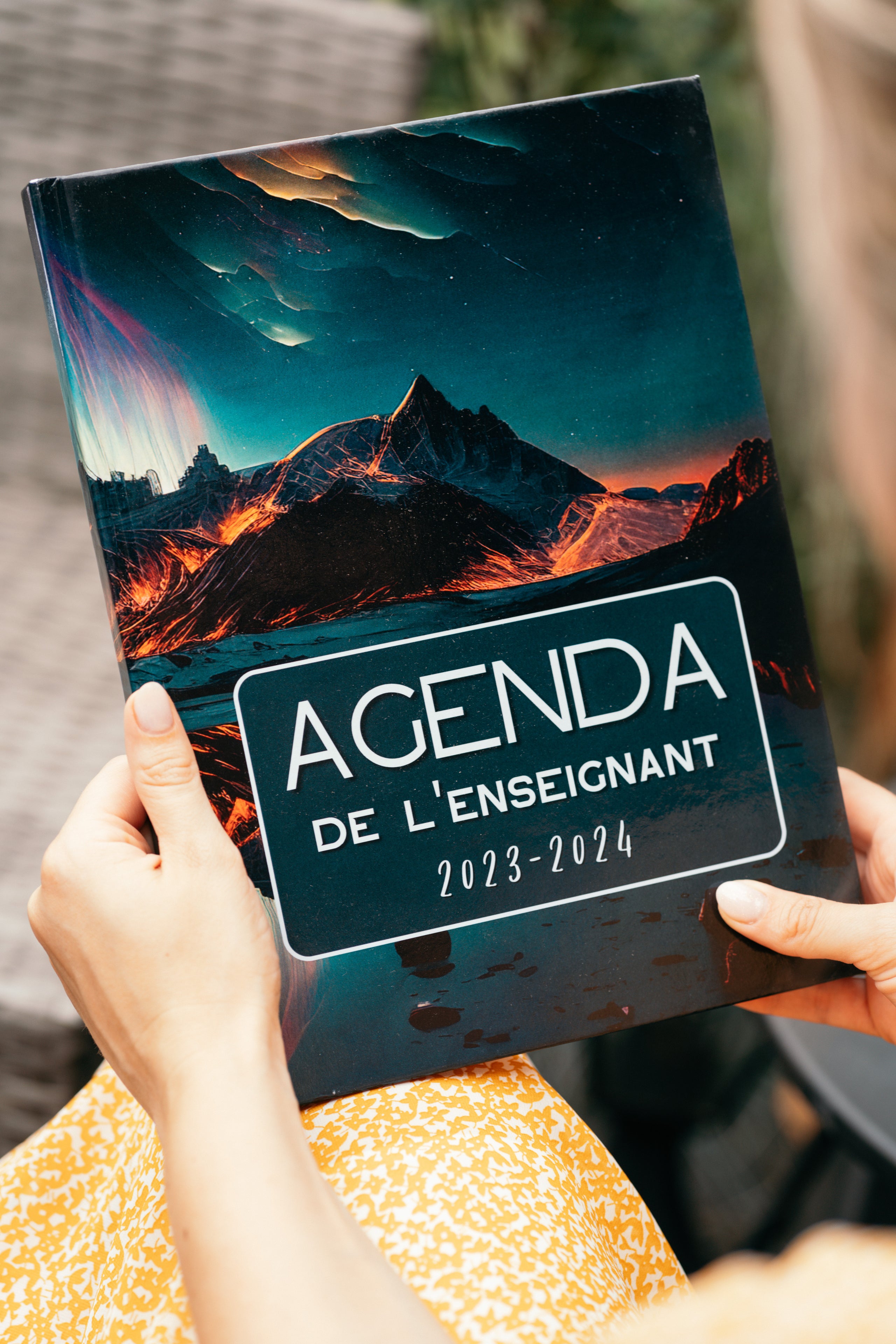 Agenda 2024: Journalier, Semainier, Mensuel, Calendrier 2024, Grand Format,  Notes, Objectifs, 1 jour 1 page (French Edition)